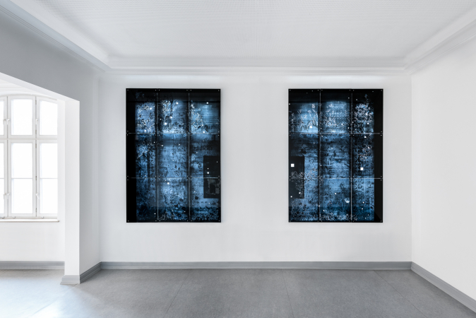 Käthe VI - 2018, UV-print and oil on glass, 114.6 x 160.6 in. / 291 x 408 cm, installation view Griffelkunst Hamburg